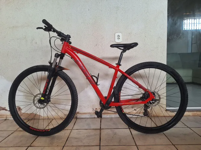 Bicicleta OGGI Hacker Sport Aro 29