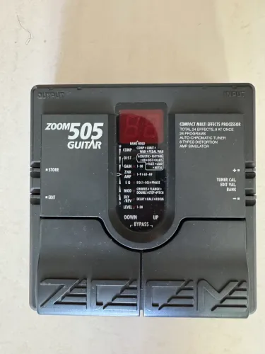 Pedaleira Zoom 505