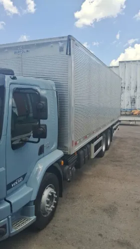 Caminhão disponível pra trabalho