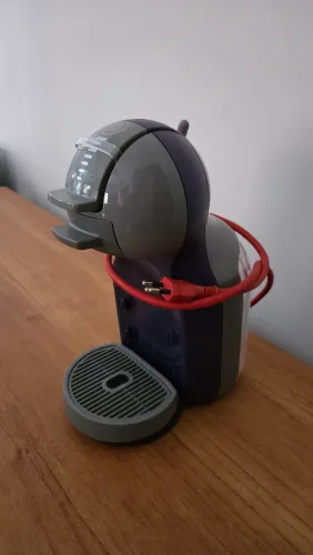 Cafeteira expresso Tem um probleminha na alavanca. Tem que segurar para operar