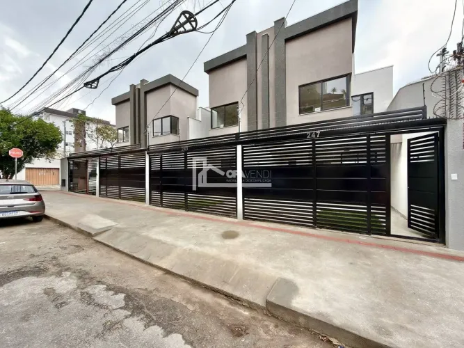 Casa de Esquina à Venda no bairro Itapoã, 3 Quartos, 1 Suíte, 2 Vagas e Quintal.