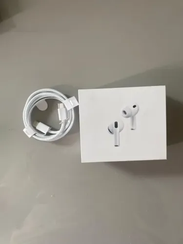 fone de ouvido AirPods Pro 3 + cabo original de brinde (nunca aberto)