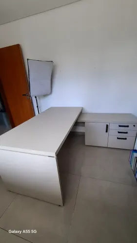 Mesa de Escritório / Home Office robusta - Motivo Mudança.