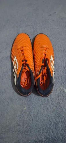 Chuteira umbro fifty V seminova