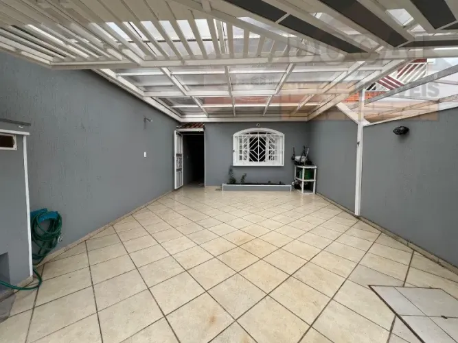 Imperdível! Casa à venda em Taboão da Serra-SP, 3 quartos, 2 banheiros, 2 vagas de garagem