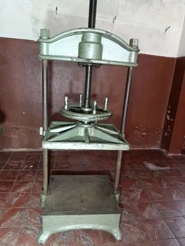 Prensa grande de ferro 