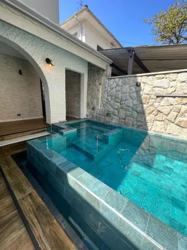 Casa com Piscina 230m²  5 quartos em Boqueirão - Santos - SP