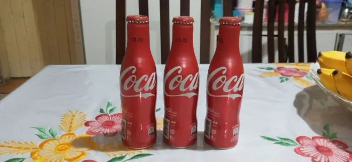 Kit garrafa de alumínio Coca-Cola.