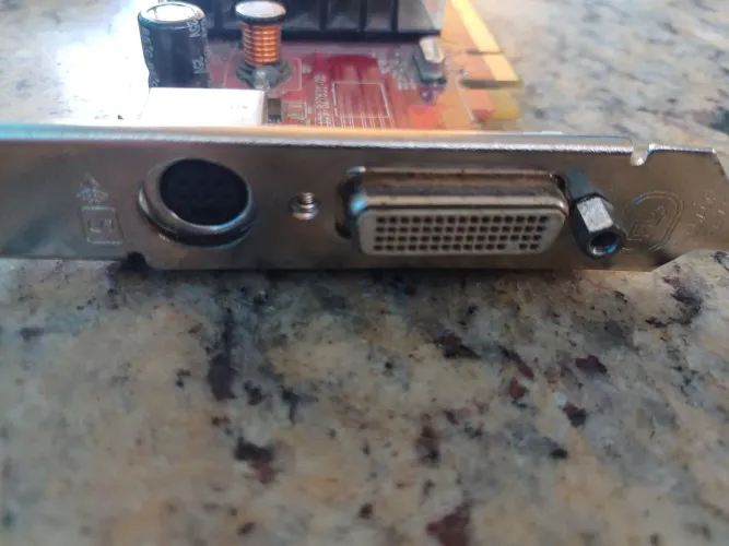 Placa de Vídeo PCI-E 256mb- Ótimo estado