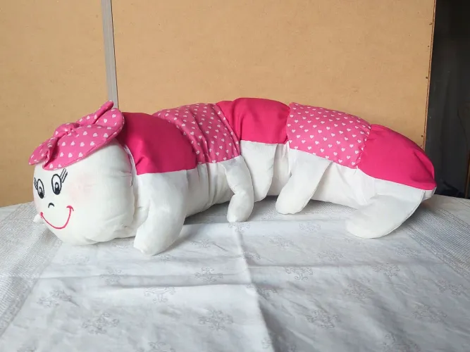 brinquedo - boneca de pano centopéia rosa (usado)