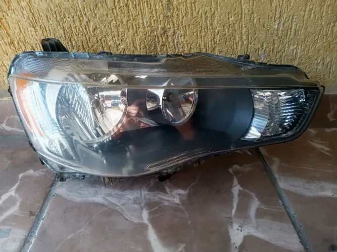 Farol Direito Mitsubishi Outlander  2011 2012 