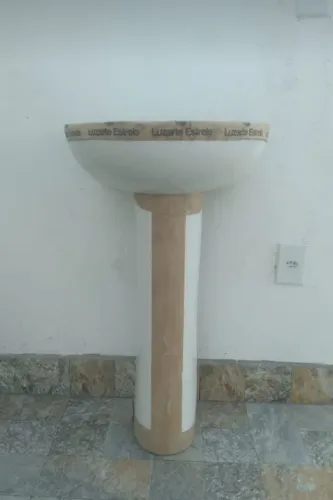 Pia de banheiro com pedestal - Lavatório