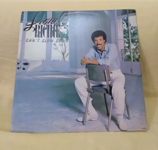 LP Lionel Richie - Can't Slow Down (P-1983) Com Encarte. Usado. Vinil em Excelente Estado.