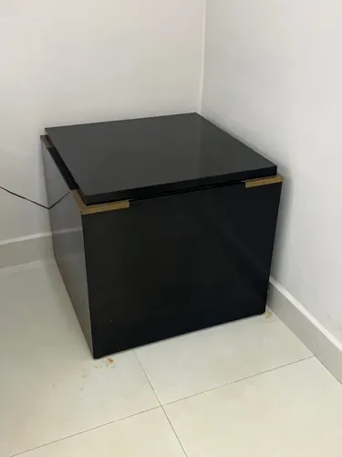 Mesa lateral Sofá preta - quadrada 