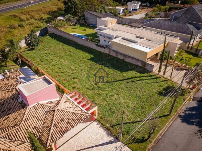 Terreno à venda no Condomínio Marambaia em Vinhedo.