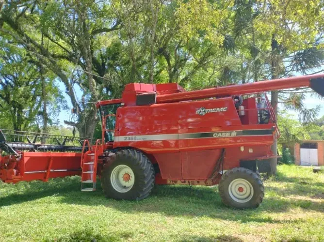 Colheitadeira Case IH - 2388 Axial, 25 pés. Fabricac?a?o 2002