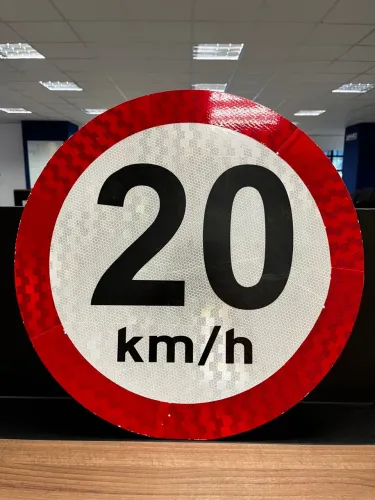 Placa velocidade 20km/h