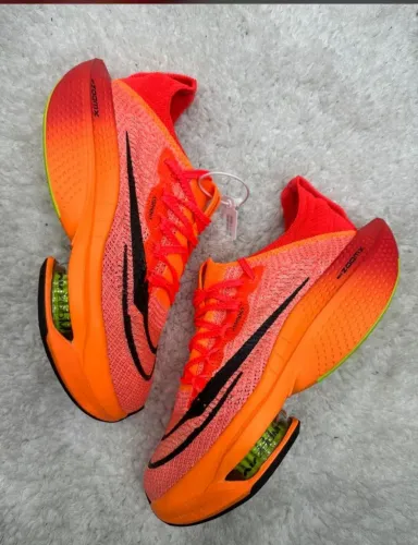 Tênis Nike ZoomX Vaporfly cores incríveis 