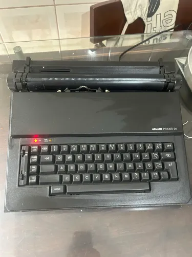 Máquina elétrica Olivetti praxis20