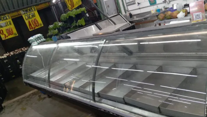 VENDE-SE EXPOSITOR DE CARNES