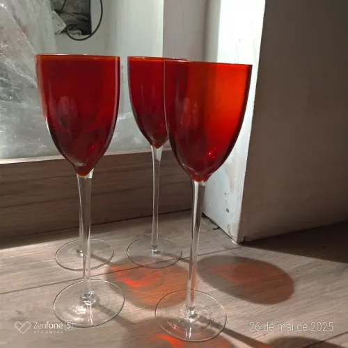 Taças de vinho vermelhas - Elegância para sua mesa!