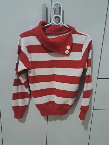 Blusa de lã/suéter vermelho e bege com gola