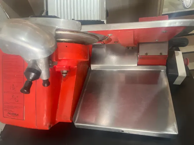 Máquina de cortar frios