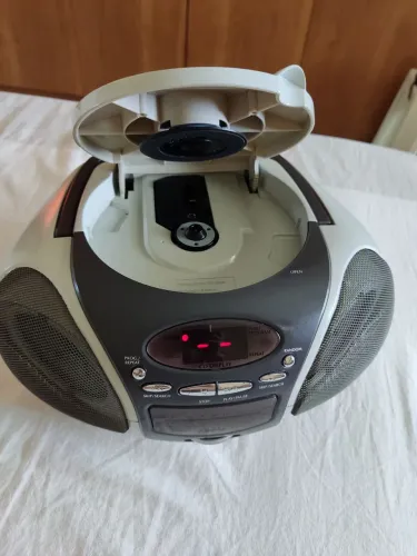 Rádio bateria interna Lenoxx AM/FM e Cd. Leia a descrição.