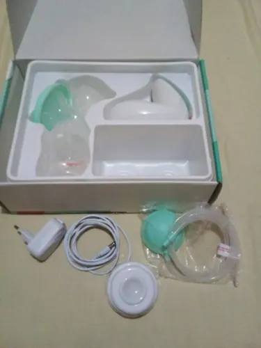 Máquina extração de leite Fischer price + 3potes de armazenar leite.