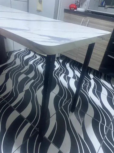 Mesa marmorizada