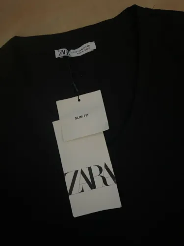 Camiseta Zara Slim Fit Preta