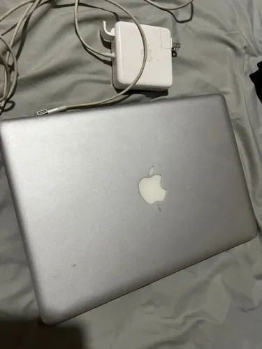MacBook Apple 2011.    NÃO FAÇO ENVIO, SOMENTE MARCO LOCAL PARA RETIRADA!