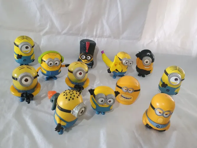 Lote com 12 Minions Mac donalds 