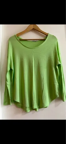 Camiseta verde feminina manga comprida, marca Costume, tamanho P