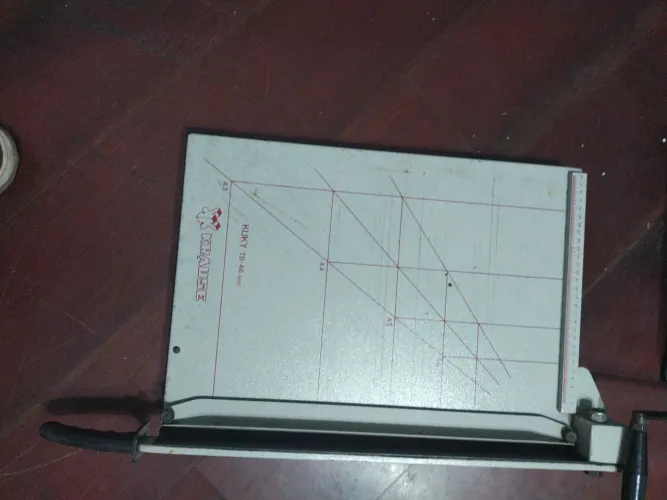 Facão de Cortar Papel e Papelão 