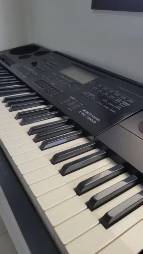 Teclado Casio CTK-7200 Usado