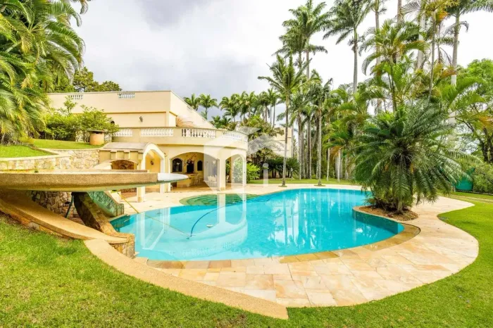 CASA À VENDA EM CONDOMÍNIO FECHADO NO GRAMADO EM CAMPINAS/SP.