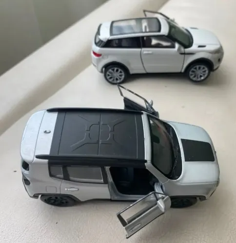 Miniatura Jeep Renegade Trailhawk e Range Rover Evoque