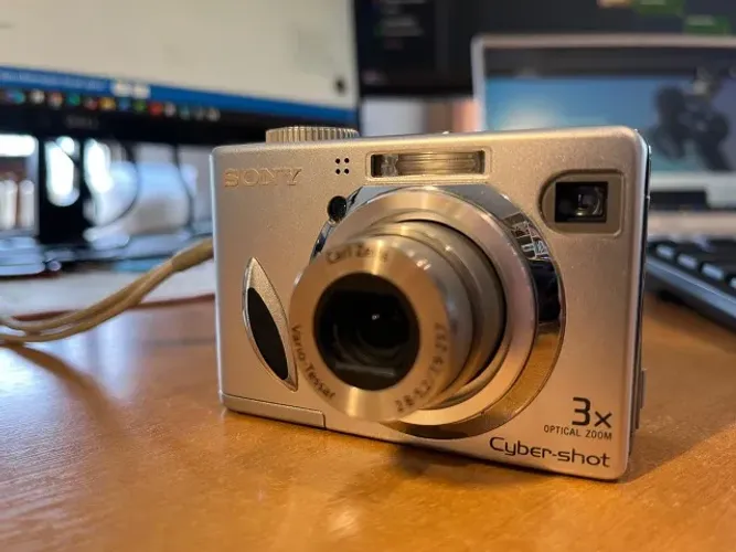 Sony Cyber-shot DSC-W7 - 7.2MP