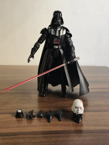 Action Figure Darth Vader - SH Figuarts Versão 1 Head Extra