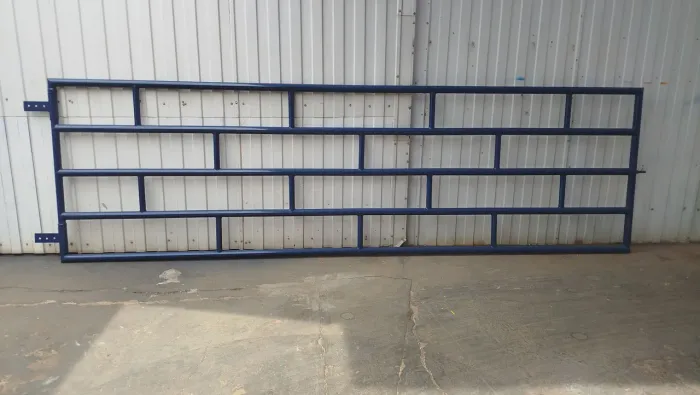 Porteira de ferro tubular