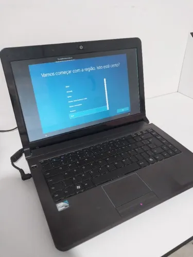 Notebook Positivo Sim+ antigo. Funcionando. Defeito na tampa