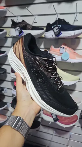 Tênis Esportivo Olympikus Starter Preto com Detalhes Dourados