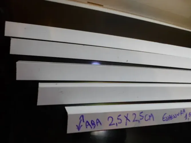 cantoneira perfil em alumunio branco aba 25X25 compr. 2.40 mtr. espessura 1,5 MM vlr5 barr