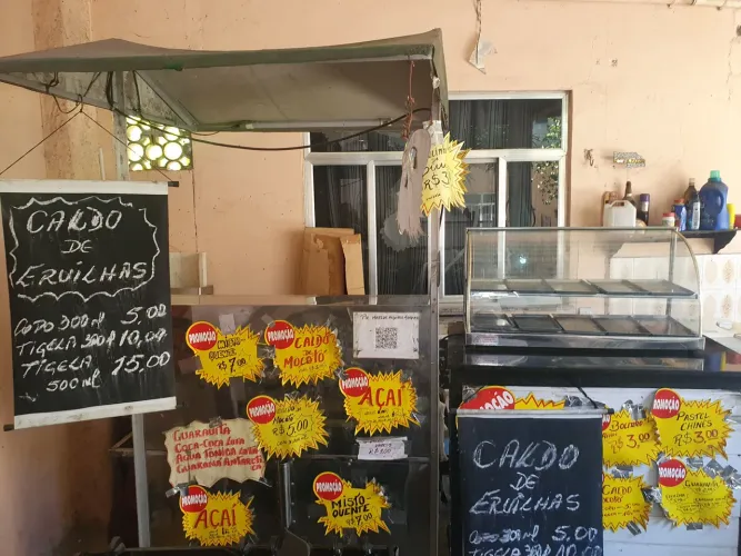 Vendo barraca de lanches,salgados, caldos,cachorro-quente e outros