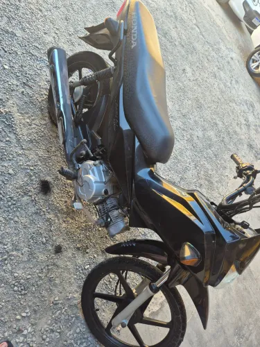 Vendo pop 110i ano 22, toda revisada, dois pneus novos