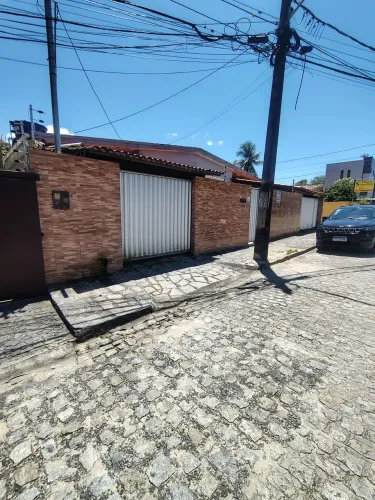 Alugo casa no Bairro da Torre 