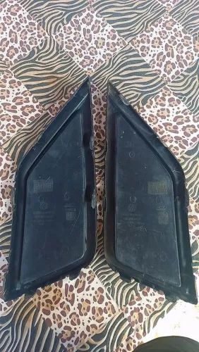 VENDO PAR DE MOLDURA DE FAROL DE MILHA GOL G8