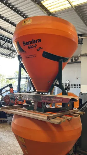Adubadeira Agrícola Trator SEMBRA