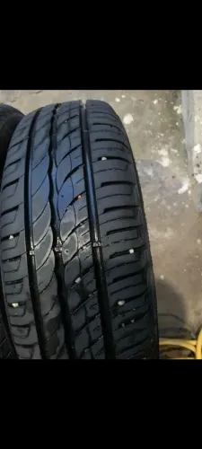 Par de pneu Pirelli 185/60 R15